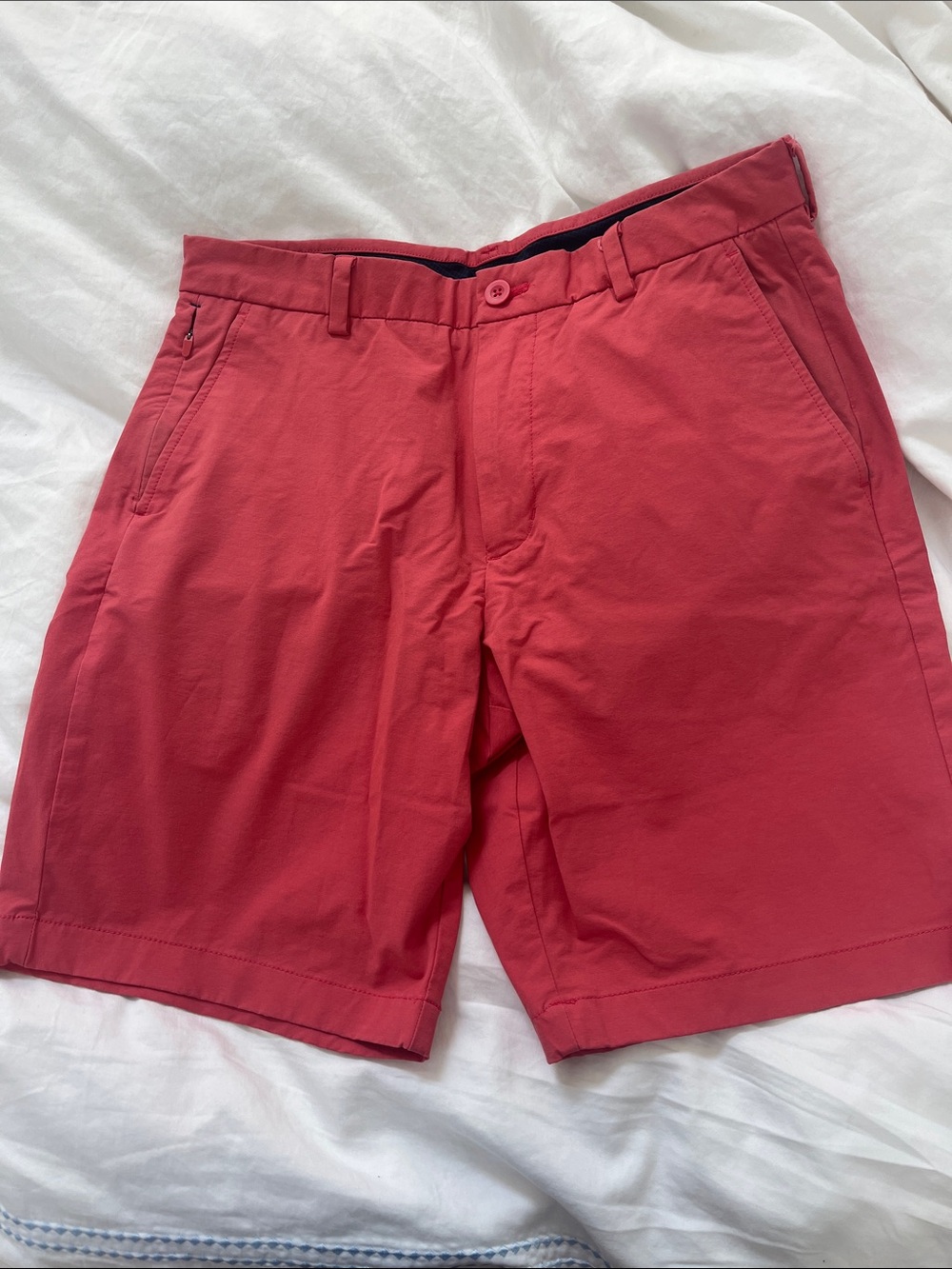 Vineyard Vines On-The-Go Coral Flat-Front Men’s Shorts. 9”